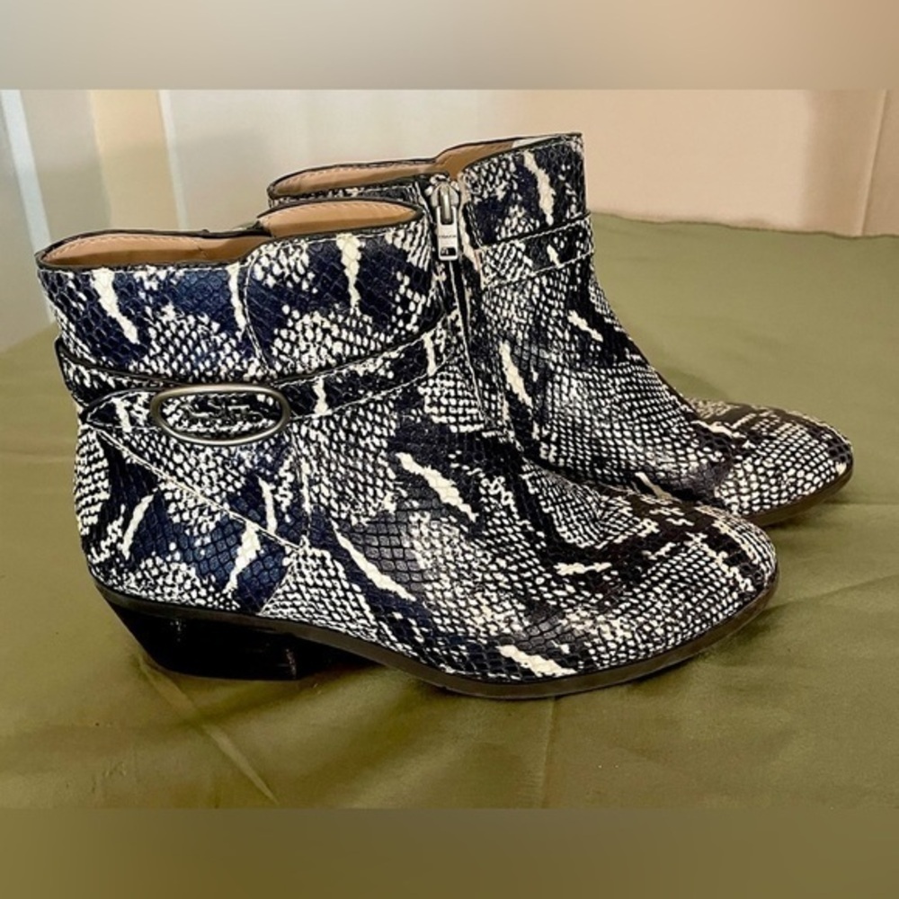 Coach Women’s Dylan Horse-And-Carriage Leather Booties Size 7.5  EUC